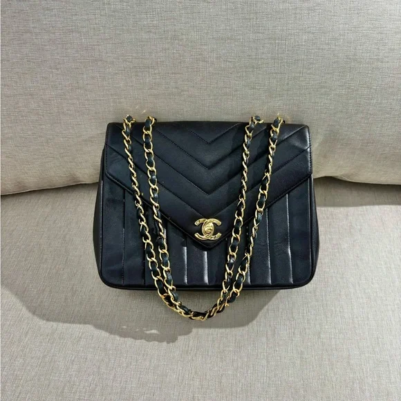CHANEL Vintage Black Lambskin Chevron Flap Bag GHW - Picture 1 of 16